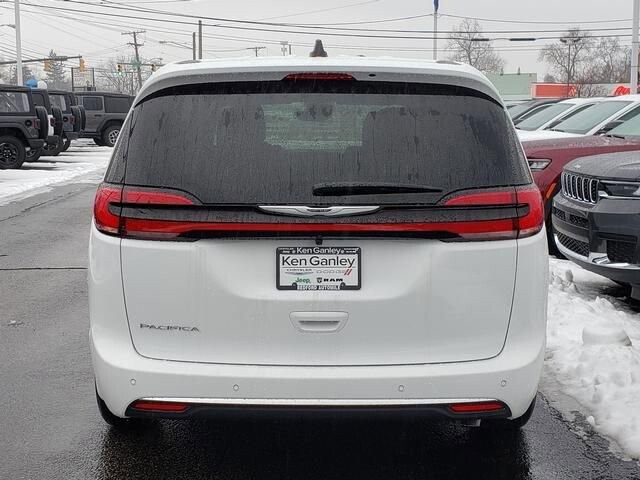 2026 Chrysler Pacifica in Bedford, OH 44146 - 18104023 4
