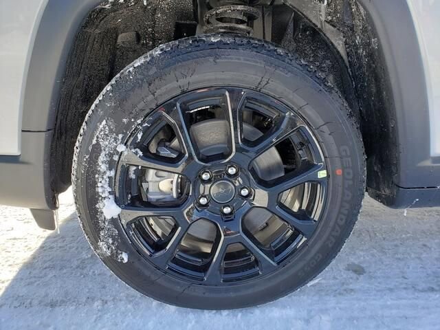 2026 Jeep Compass in Bedford, OH 44146 - 18104024 12