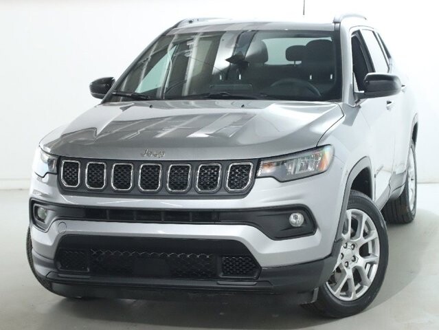 2024 Jeep Compass in Bedford, OH 44146 - 18104026 3