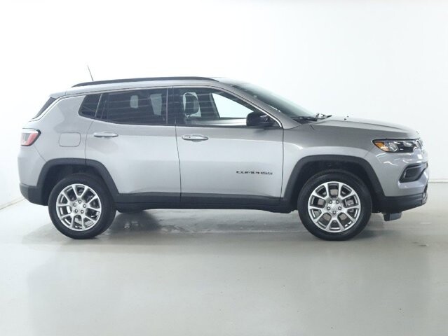 2024 Jeep Compass in Bedford, OH 44146 - 18104026 11