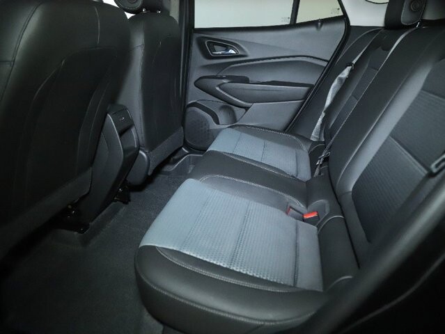 2025 Chevrolet Trax in Bedford, OH 44146 - 18104028 14