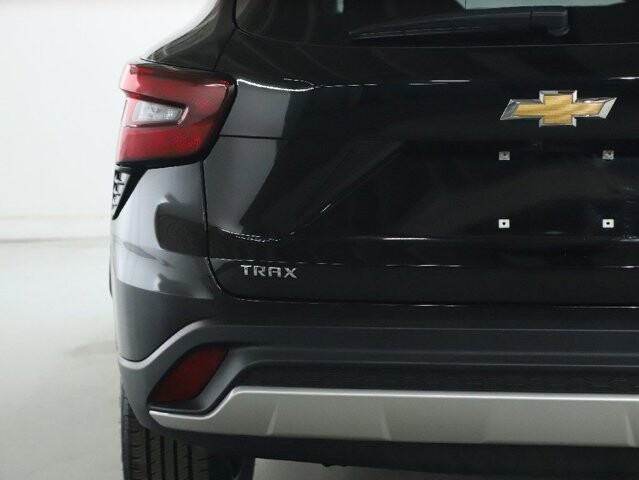 2025 Chevrolet Trax in Bedford, OH 44146 - 18104028 43