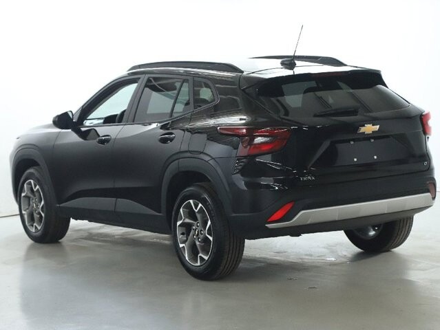 2025 Chevrolet Trax in Bedford, OH 44146 - 18104028 40
