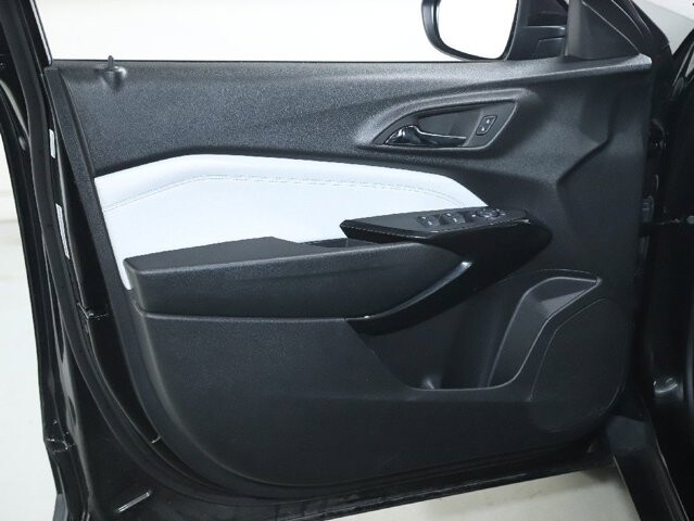 2025 Chevrolet Trax in Bedford, OH 44146 - 18104028 15