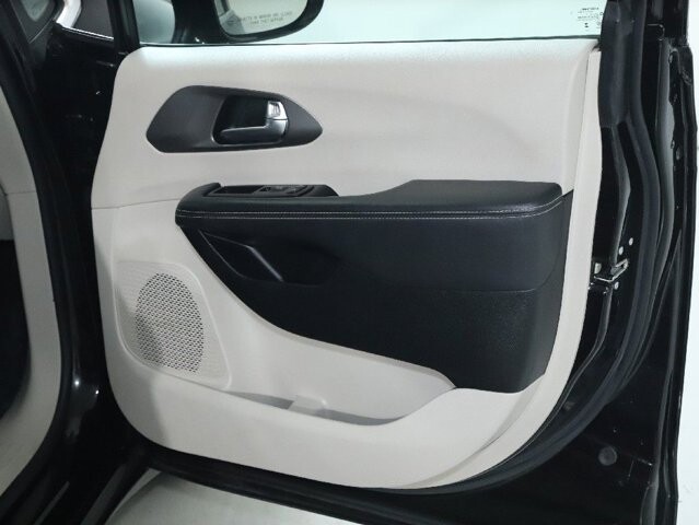 2024 Chrysler Pacifica in Bedford, OH 44146 - 18104032 33