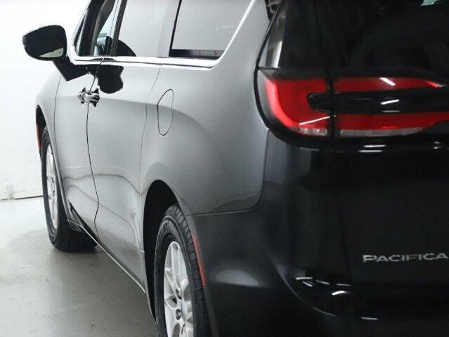 2024 Chrysler Pacifica in Bedford, OH 44146 - 18104032 41