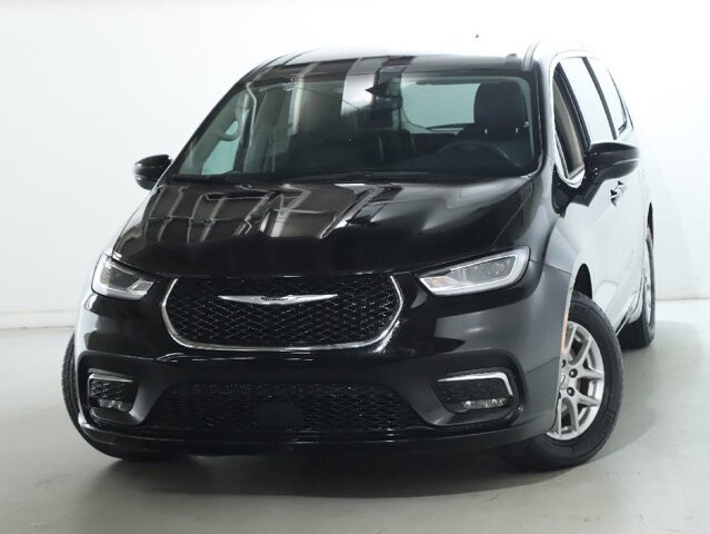 2024 Chrysler Pacifica in Bedford, OH 44146 - 18104032 3