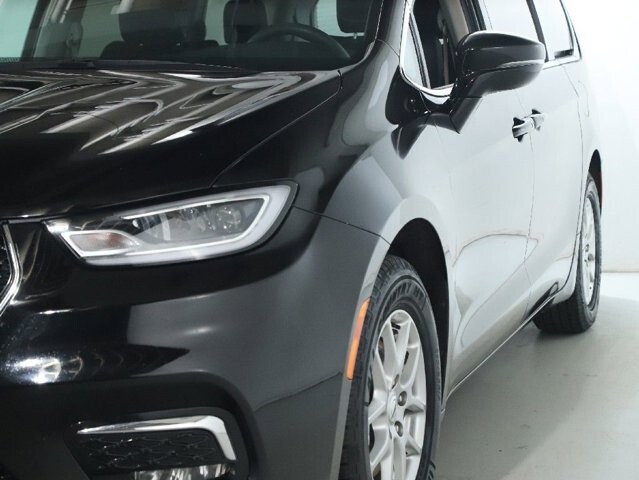2024 Chrysler Pacifica in Bedford, OH 44146 - 18104032 4