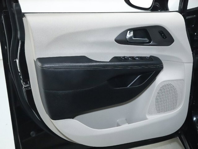 2024 Chrysler Pacifica in Bedford, OH 44146 - 18104032 15