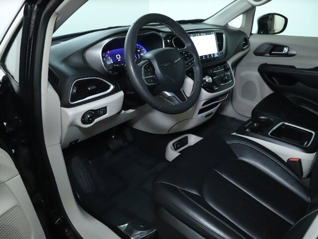 2024 Chrysler Pacifica in Bedford, OH 44146 - 18104032 17