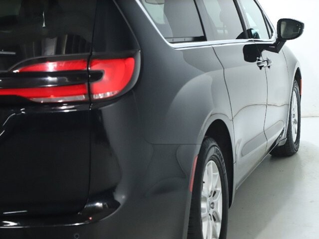 2024 Chrysler Pacifica in Bedford, OH 44146 - 18104032 45