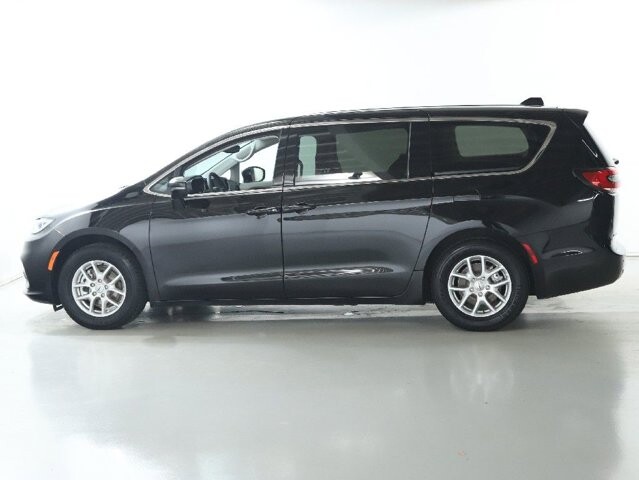 2024 Chrysler Pacifica in Bedford, OH 44146 - 18104032 38