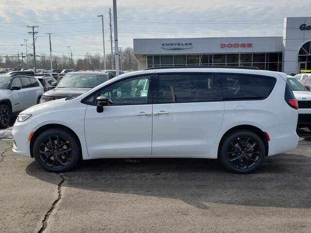 2026 Chrysler Pacifica in Bedford, OH 44146 - 18104036 2