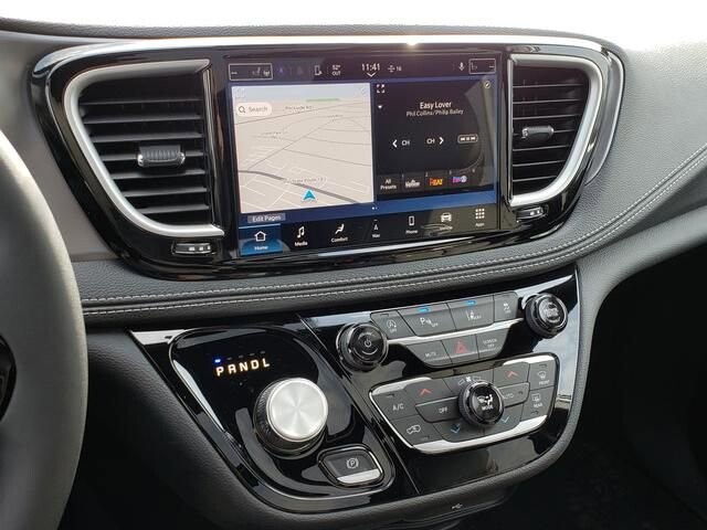 2026 Chrysler Pacifica in Bedford, OH 44146 - 18104036 11