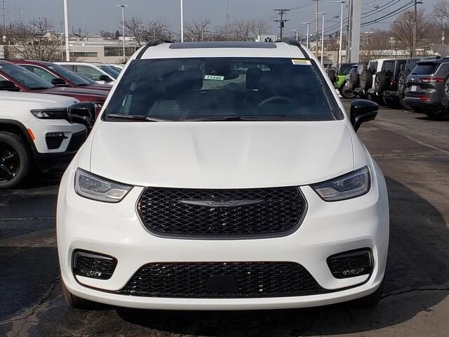 2026 Chrysler Pacifica in Bedford, OH 44146 - 18104036 5