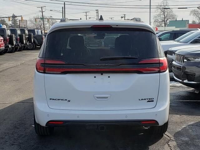 2026 Chrysler Pacifica in Bedford, OH 44146 - 18104042 4