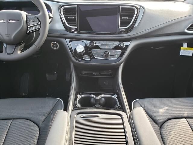 2026 Chrysler Pacifica in Bedford, OH 44146 - 18104042 9