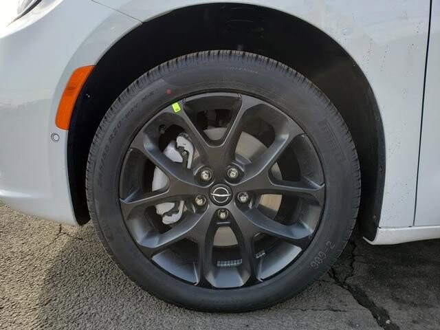 2026 Chrysler Pacifica in Bedford, OH 44146 - 18104042 12
