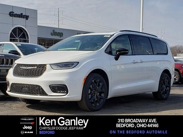 2026 Chrysler Pacifica in Bedford, OH 44146 - 18104042 13