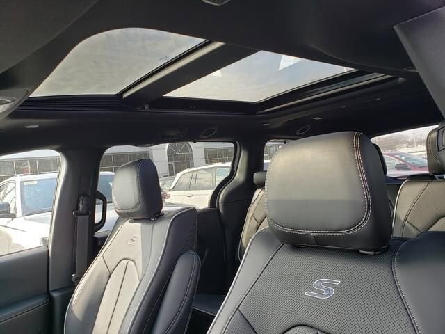 2026 Chrysler Pacifica in Bedford, OH 44146 - 18104042 7