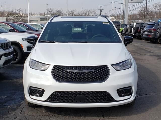 2026 Chrysler Pacifica in Bedford, OH 44146 - 18104042 5