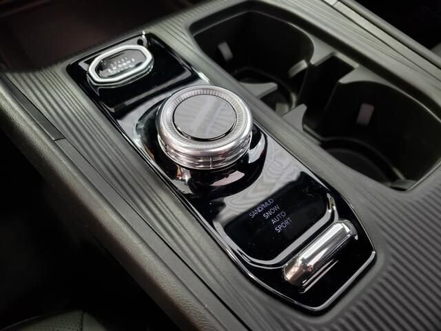 2026 Jeep Cherokee in Bedford, OH 44146 - 18104044 11