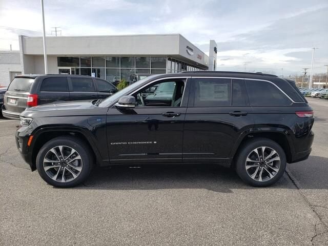 2024 Jeep Grand Cherokee in Bedford, OH 44146 - 18104045 3