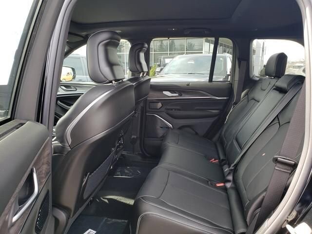 2024 Jeep Grand Cherokee in Bedford, OH 44146 - 18104045 7