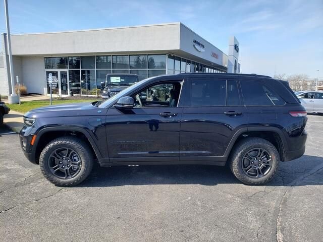 2024 Jeep Grand Cherokee in Bedford, OH 44146 - 18104046 3