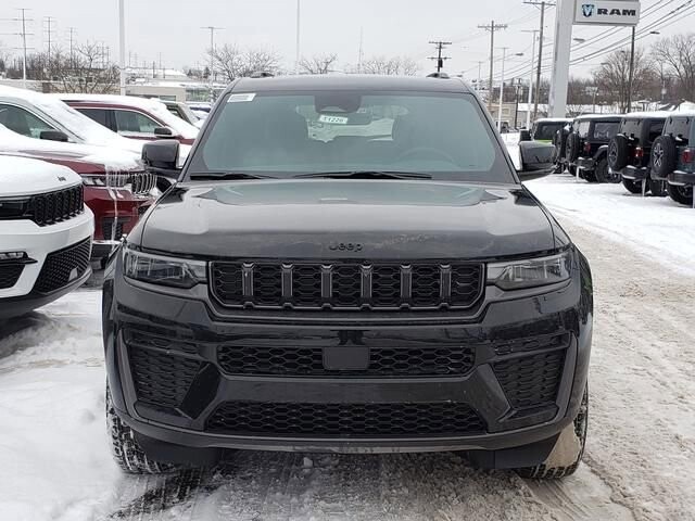 2026 Jeep Grand Cherokee in Bedford, OH 44146 - 18104048 5