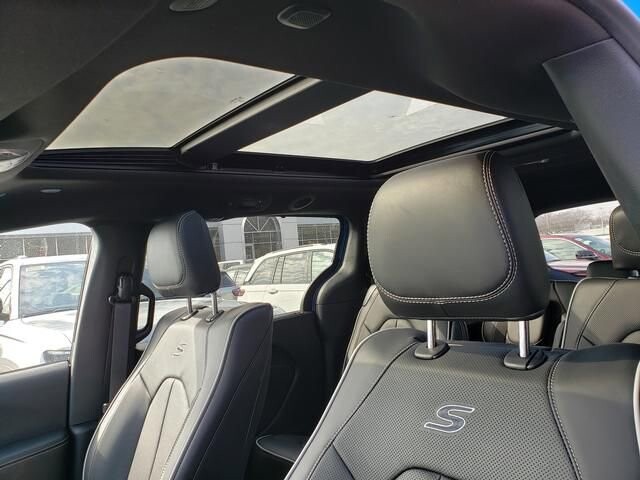 2026 Chrysler Pacifica in Bedford, OH 44146 - 18104052 7