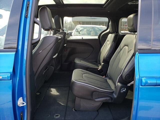 2026 Chrysler Pacifica in Bedford, OH 44146 - 18104052 8