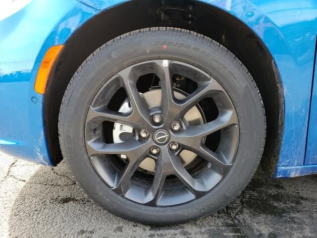 2026 Chrysler Pacifica in Bedford, OH 44146 - 18104052 12