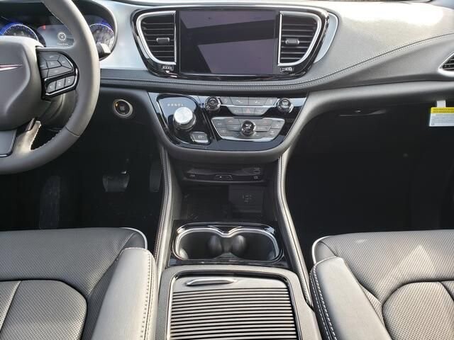 2026 Chrysler Pacifica in Bedford, OH 44146 - 18104052 9