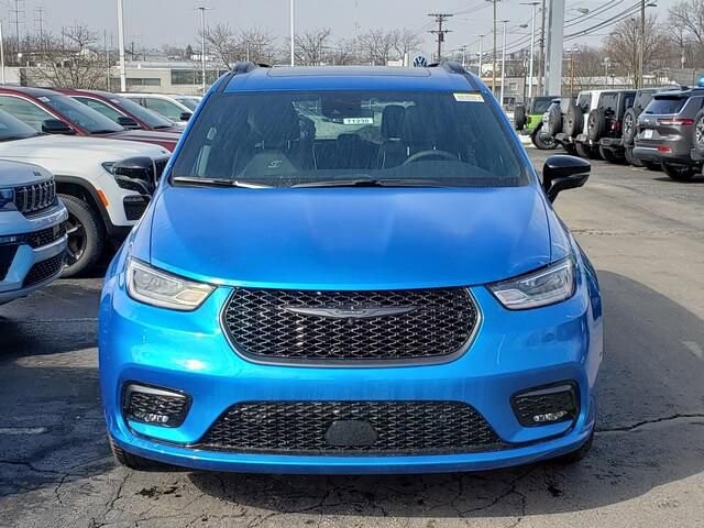 2026 Chrysler Pacifica in Bedford, OH 44146 - 18104052 5