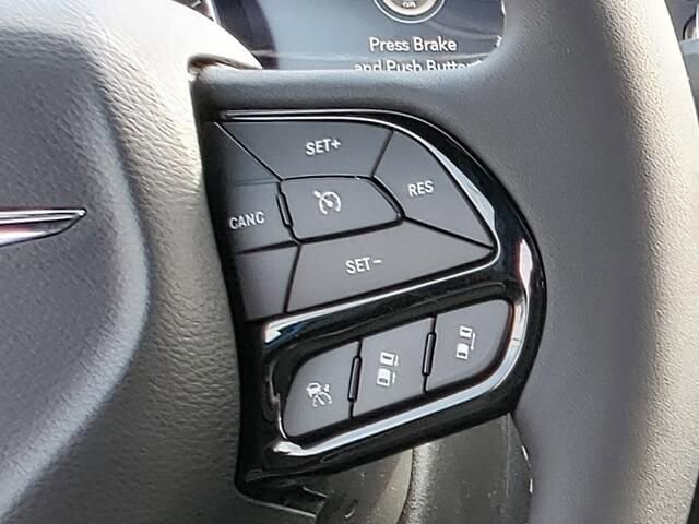 2026 Chrysler Pacifica in Bedford, OH 44146 - 18104052 11