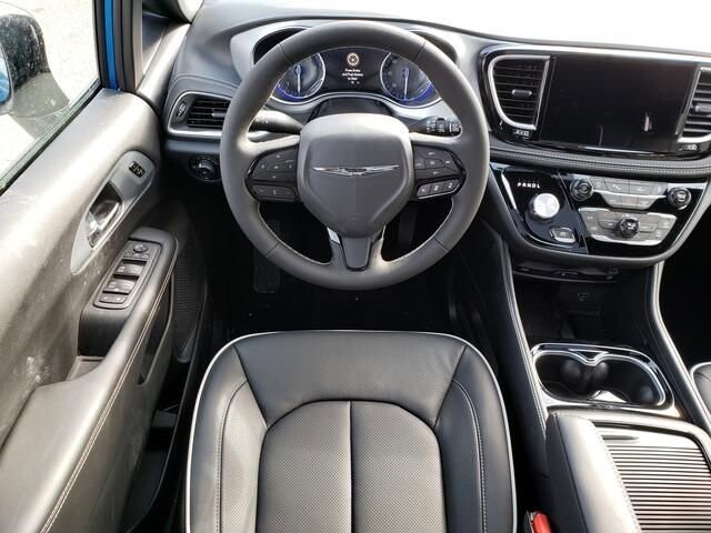 2026 Chrysler Pacifica in Bedford, OH 44146 - 18104052 10