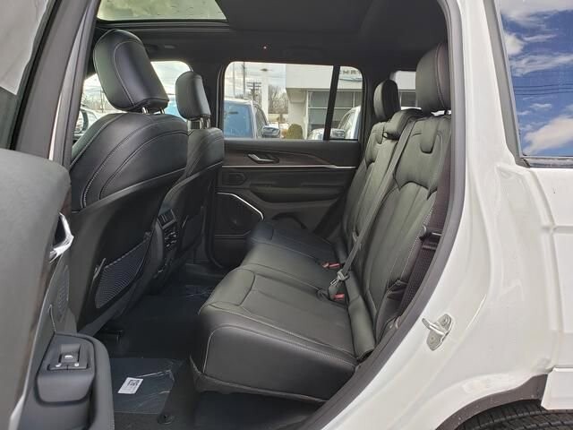 2026 Jeep Grand Cherokee in Bedford, OH 44146 - 18104053 8