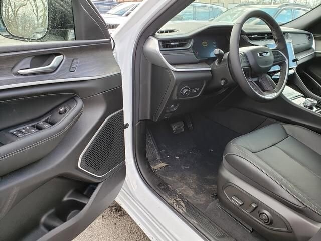 2026 Jeep Grand Cherokee in Bedford, OH 44146 - 18104053 6
