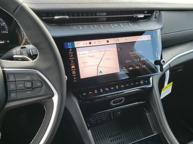 2026 Jeep Grand Cherokee in Bedford, OH 44146 - 18104053 11