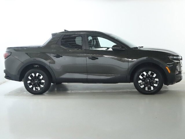 2025 Hyundai Santa Cruz in Bedford, OH 44146 - 18104054 11