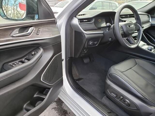 2026 Jeep Grand Cherokee in Bedford, OH 44146 - 18104056 6