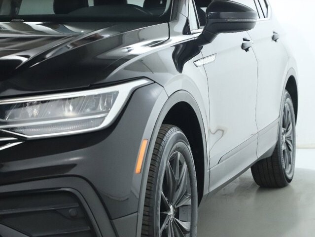 2024 Volkswagen Tiguan in Bedford, OH 44146 - 18104057 4