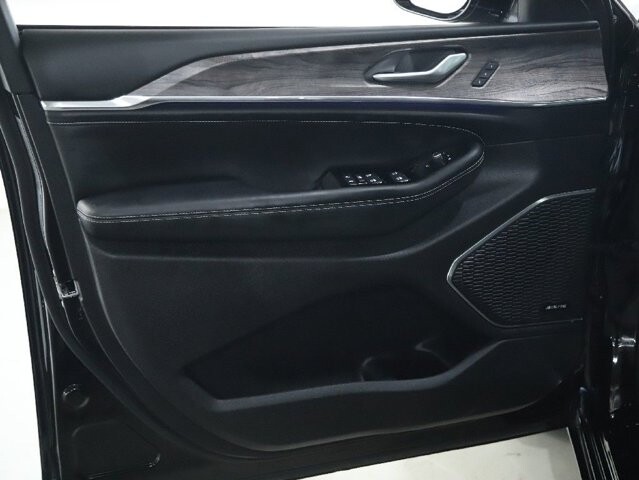 2024 Jeep Grand Cherokee L in Bedford, OH 44146 - 18104059 17