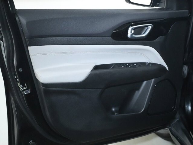 2024 Jeep Compass in Bedford, OH 44146 - 18104062 15