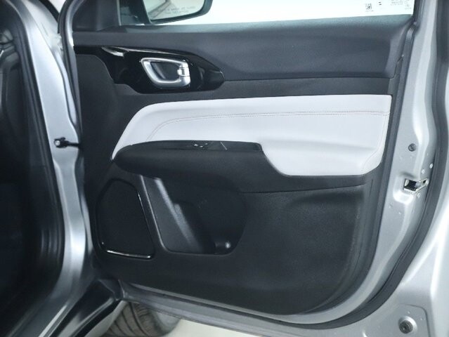 2023 Jeep Compass in Bedford, OH 44146 - 18104066 32