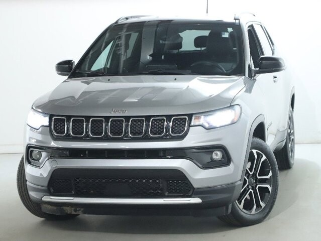 2023 Jeep Compass in Bedford, OH 44146 - 18104066 3