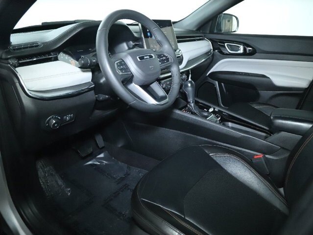 2023 Jeep Compass in Bedford, OH 44146 - 18104066 17