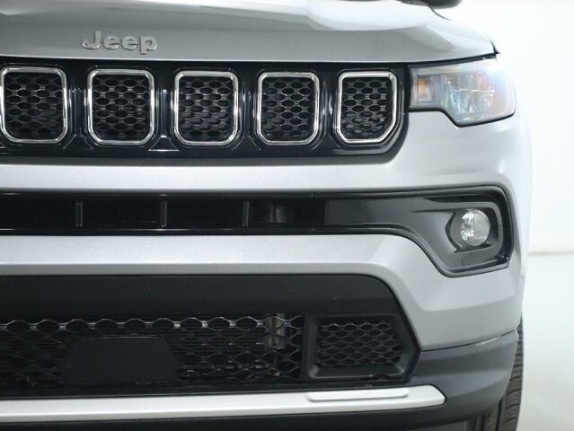 2023 Jeep Compass in Bedford, OH 44146 - 18104066 7