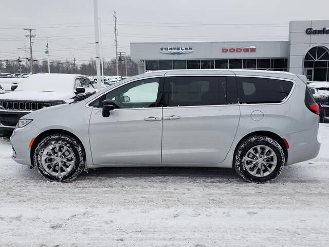 2026 Chrysler Pacifica in Bedford, OH 44146 - 18104077 2